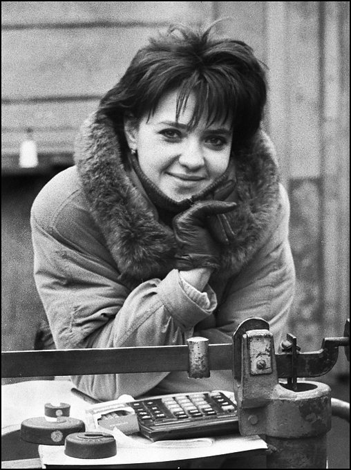 Владимир Тюрин. Весовщица    1996 год Владимир Тюрин. Весовщица    1996 год