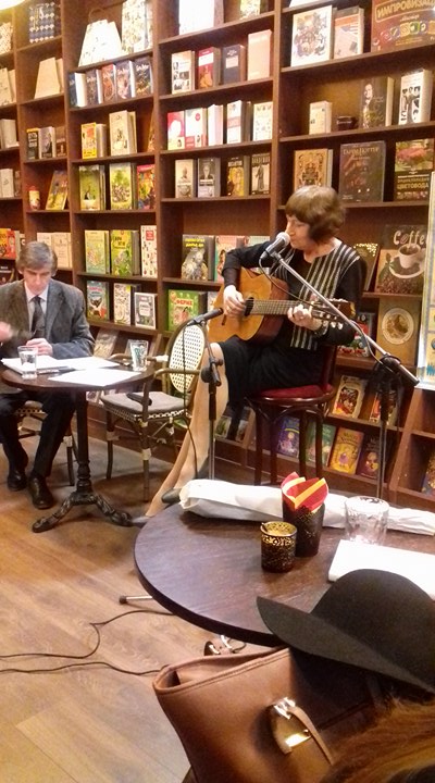 Евгения Ошуркова. На творческом вечере с Николаем Романенко  в кафе "Поляриса" 25 ноября 2017 г. Евгения Ошуркова. На творческом вечере с Николаем Романенко  в кафе "Поляриса" 25 ноября 2017 г.