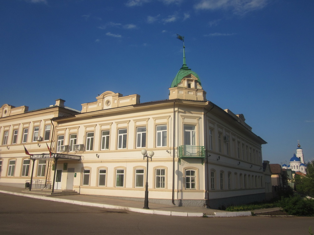 Валентина Солдатова. "Чистополь глазами поэтов". Комплекс зданий технического училища 1863-1864гг., фото Валентины Солдатовой Валентина Солдатова. "Чистополь глазами поэтов". Комплекс зданий технического училища 1863-1864гг., фото Валентины Солдатовой