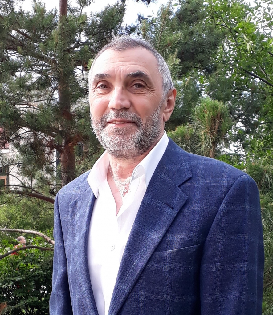 Валерий Мазманян. И ветра-звонари раскачают на заутрене бронзу берёз Валерий Мазманян. И ветра-звонари раскачают на заутрене бронзу берёз