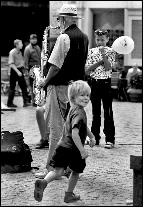 Владимир Тюрин. Под звуки саксофона      2007 год Владимир Тюрин. Под звуки саксофона      2007 год