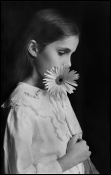 Девочка с герберой    1995 год