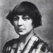 Марина Цветаева. "Моим стихам, написанным так рано..." Читает Стелла Астрова Марина Цветаева. "Моим стихам, написанным так рано..." Читает Стелла Астрова